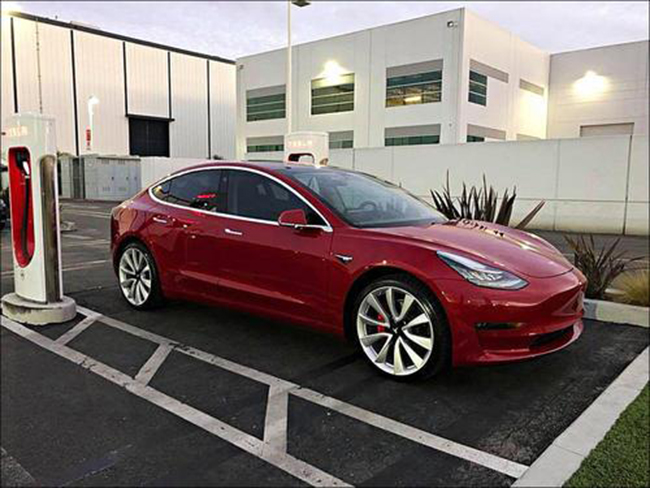 国产Model 3售价降至30万以内，饿狼露出了獠牙