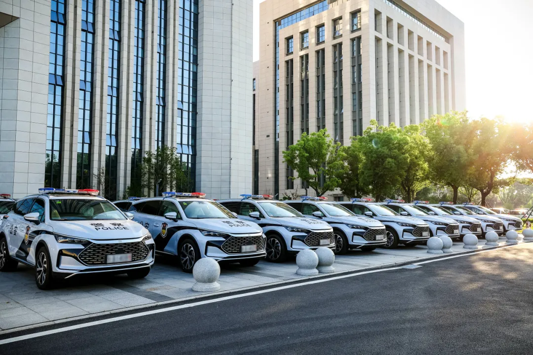 比亚迪警务车，《守护解放西》镜头外的实力答卷